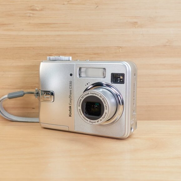 Kodak EasyShare C330 / 4MP Digital Camera / 3x Optical Zoom / Tested & Working - Picture 1 of 8